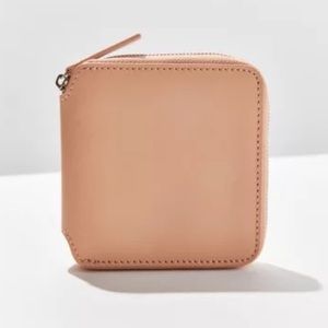 BAGGU tan square wallet
